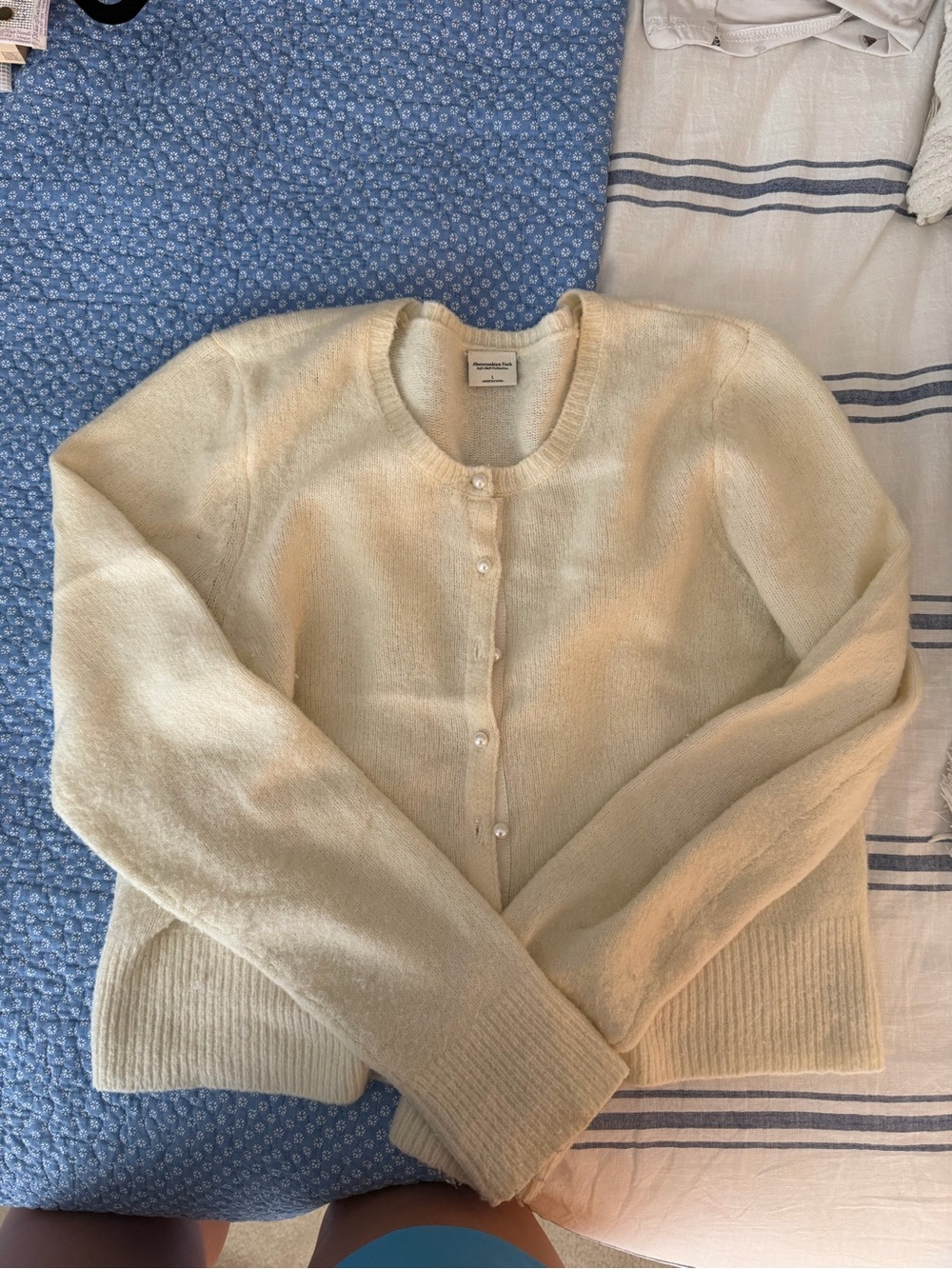 Abercrombie pearl sweater